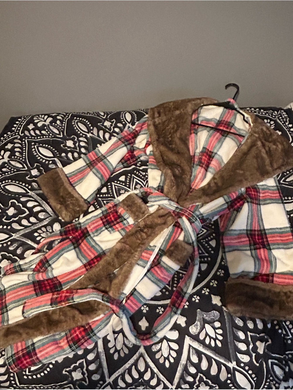 Memberโs Mark Plaid Fleece Robe with Faux Fur Trim - Cream, Red & Brown